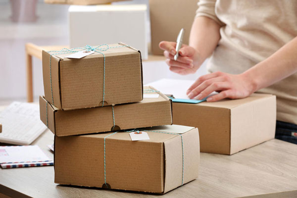 ong-goi-hang-hoa-bang-thung-carton